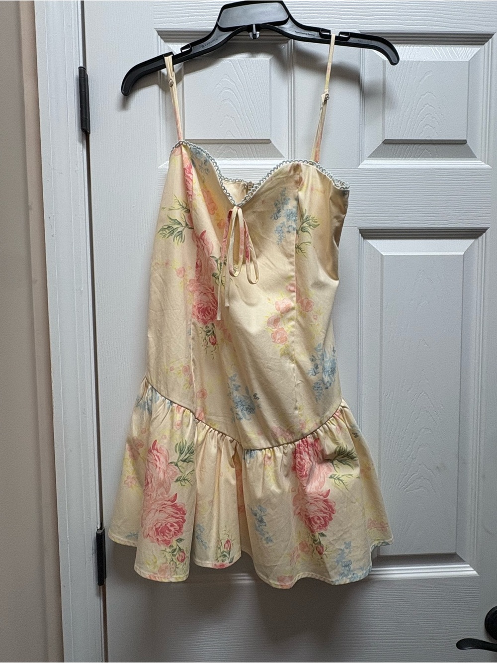 Never worn. Blue BluSH Floral Mini Dress Size Medium Like New